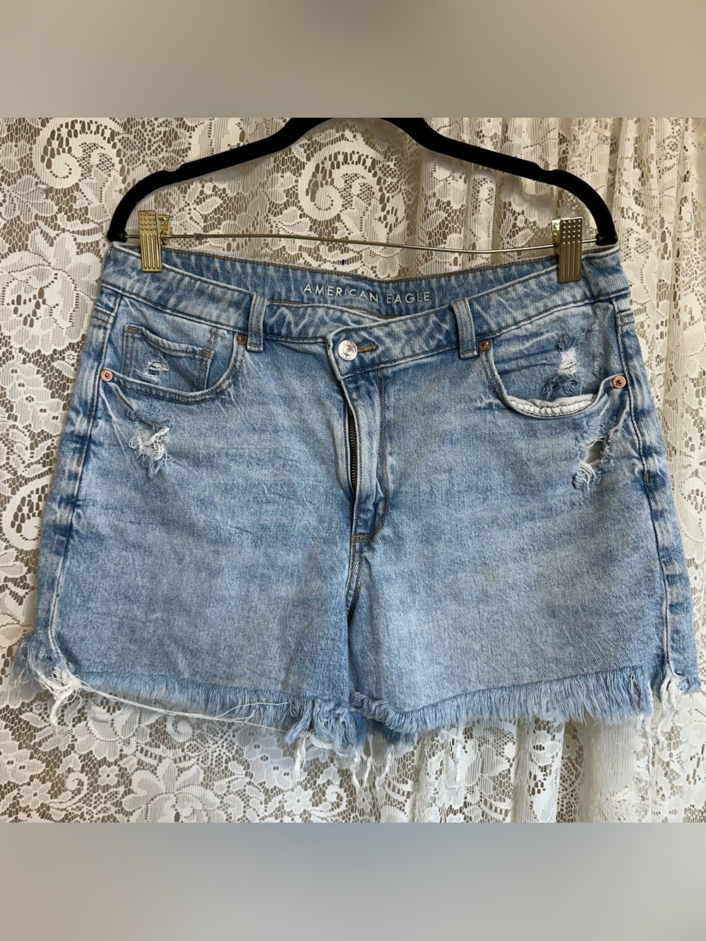 American Eagle Distressed Freyedd Hem Mom Short Shorts